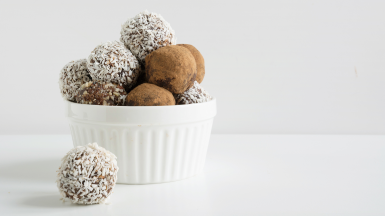 Cocoa, Nut & Berries Energy Bites