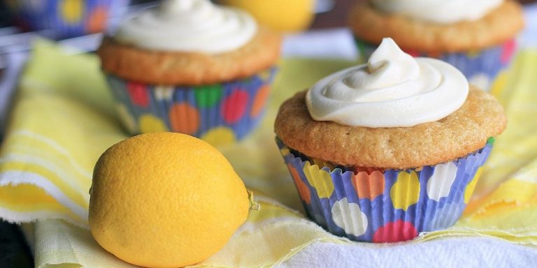 Gluten-Free Lemon Cupcakes Filled with Lemon Curd