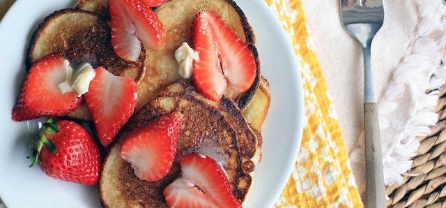 Lemon-Ricotta Pancakes with Fresh Strawberries