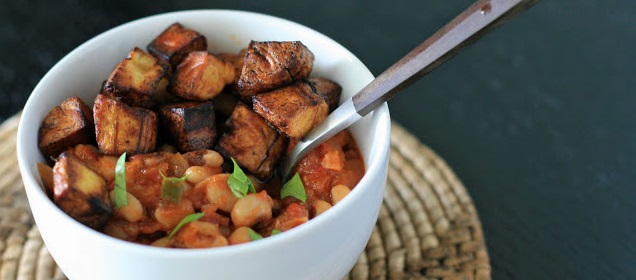 Red-Red Stew – Ghanaian Spicy Black-Eyed Peas with Plantain Pillows