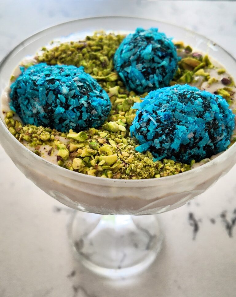 Banana Frozen Yogurt with Lärabar Eggs
